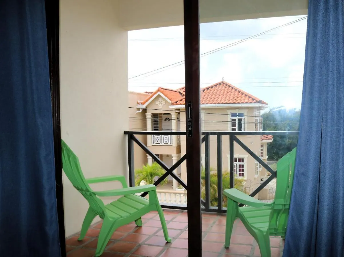 Apartment 5, Kenridge Residences, Comfortable/Close To Beach Saint James Barbados