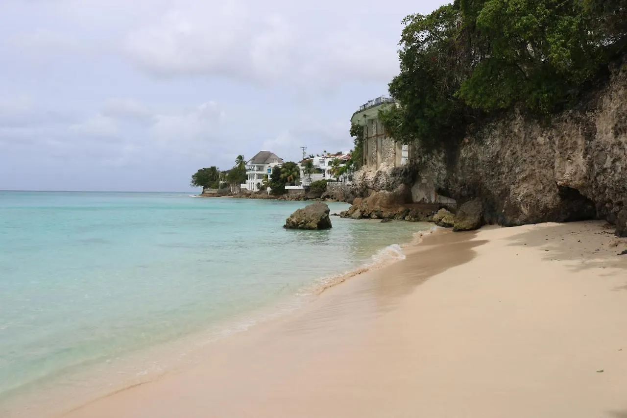 Apartment 5, Kenridge Residences, Comfortable/Close To Beach Saint James 0*,  Barbados