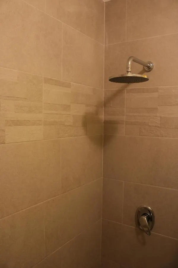 Apartment 5, Kenridge Residences, Comfortable/Close To Beach Saint James Barbados
