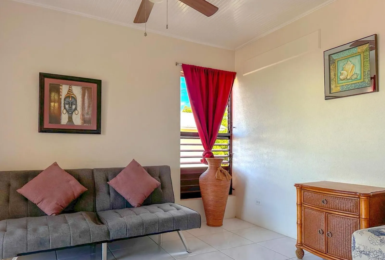 Apartment 5, Kenridge Residences, Comfortable/Close To Beach Saint James Barbados